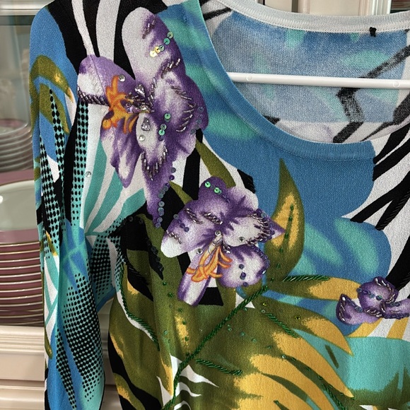 Beautiful top! - Picture 2 of 4